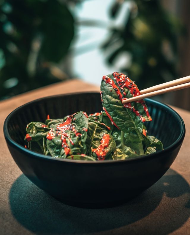 Ein kleiner Einblick in eines der Gerichte die wir für COOK FOR GOOD kreiert haben. ⁠
⁠
⁠
⁠
-Baby Blattspinat Salat mit Mango-Sesam (to share)⁠
(Auszug aus The Menu "The Tipsy Chef" Asian Fusion Style)⁠
⁠
⁠
Online Koch-Workshop am 23.04.23 um 18 Uhr, der Erlös geht an die Hilfsorganisation Stelp e.V. aus Stuttgart.⁠
⁠
Tickets gibts unter: ⁠
⁠
https://stelp.eu/event/cook-for-good/⁠
⁠
⁠
⁠
#asianrestaurantstuttgart #baoburger  #banhmi #banhmiandbubbles  #veganesrestaurantstuttgart #marcelwanek⁠
#asianfood #japanesefood #sushilover⁠
#veganfood #veggies #plantbased⁠
#friedchicken #instafood #burgerlover