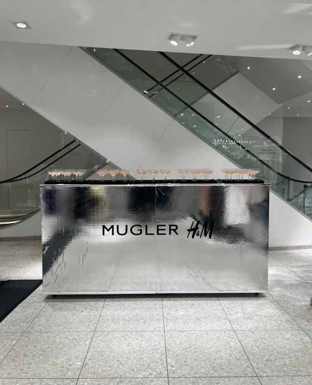 Catering for H&M x Mugler Collaboration Event in Munich . ⁠
⁠
⁠
#asianrestaurantstuttgart#banhmiandbubbles  #veganesrestaurantstuttgart #marcelwanek⁠
#barcatering #plantbased #mugler ⁠